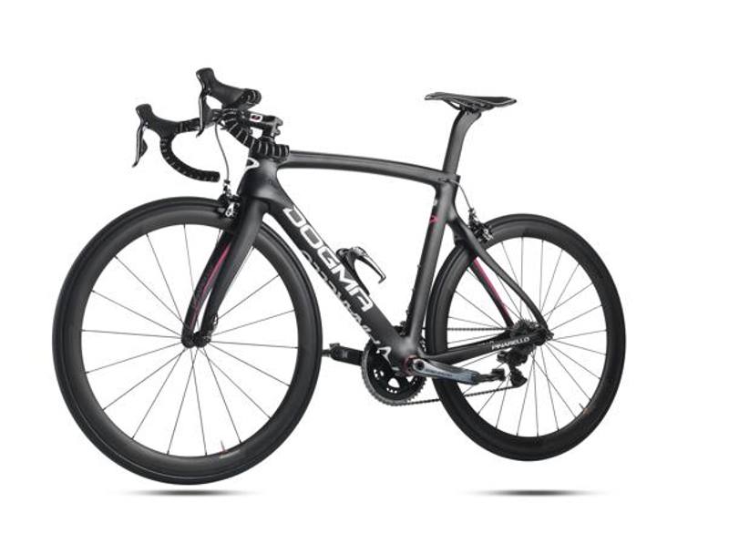 Pinarello– Bicicletta Dogma del Giro D’Italia con ruote Vittoria da € 8590